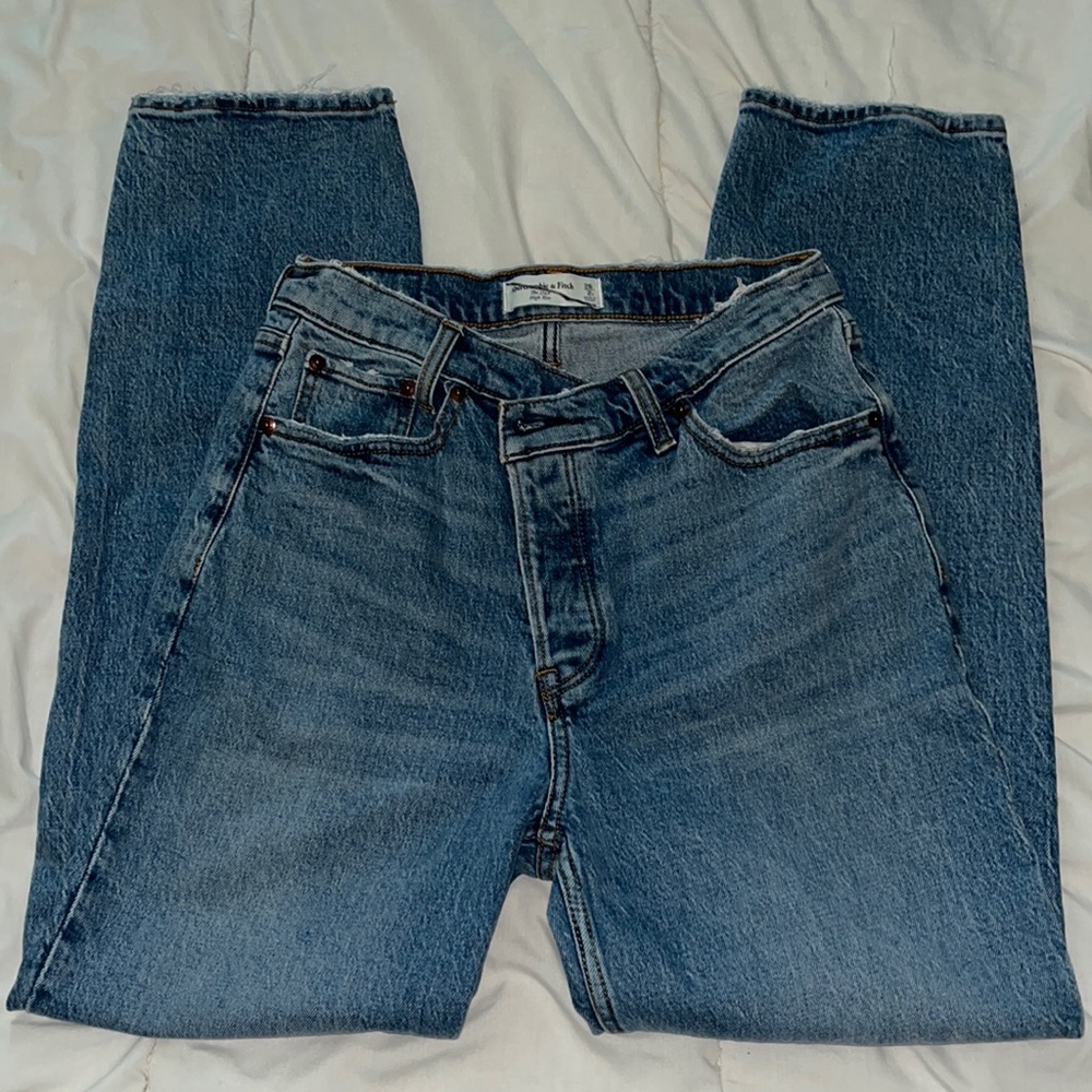 Abercrombie & Fitch The Dad high rise jean